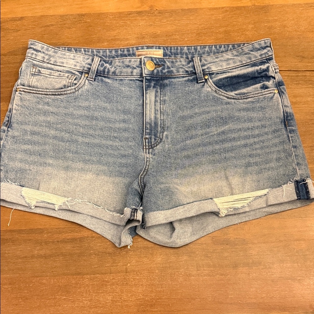 Kut from the Kloth Sz 14 Jane High Rise 3” Light Blue Distressed Denim Shorts